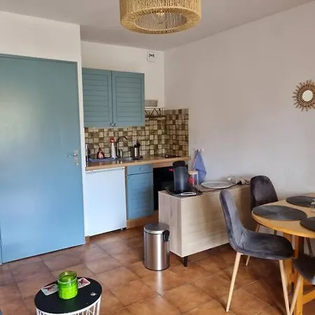 Cabine. Terrasse Le Lavandou